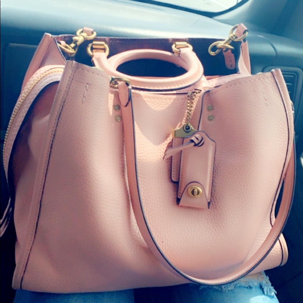 Coach 1941 Rogue 31 in Peony